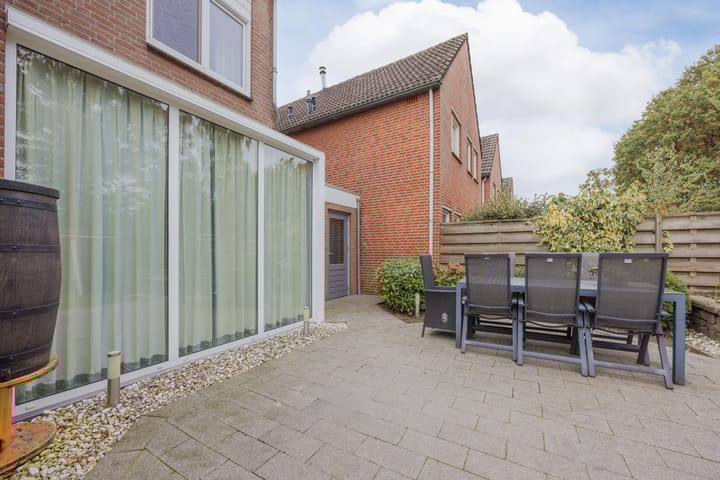 Photo 40 of Doenssenstraat 12