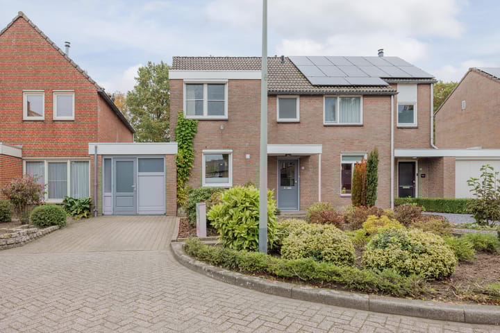 Photo 42 of Doenssenstraat 12