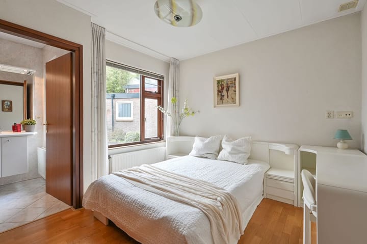 Photo 14 of Oude Raadhuisstraat 2