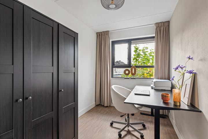 Photo 11 of Londenstraat 74