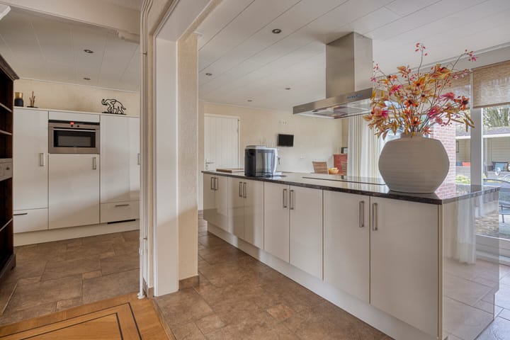 Foto 11 van Marthalaan 16