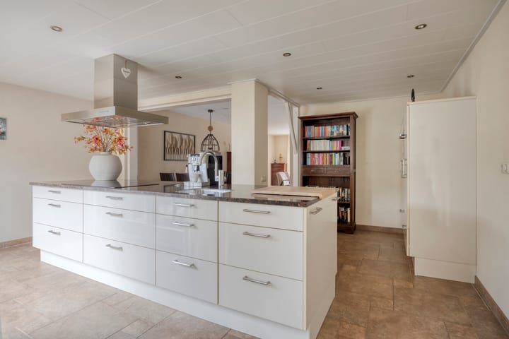 Foto 12 van Marthalaan 16