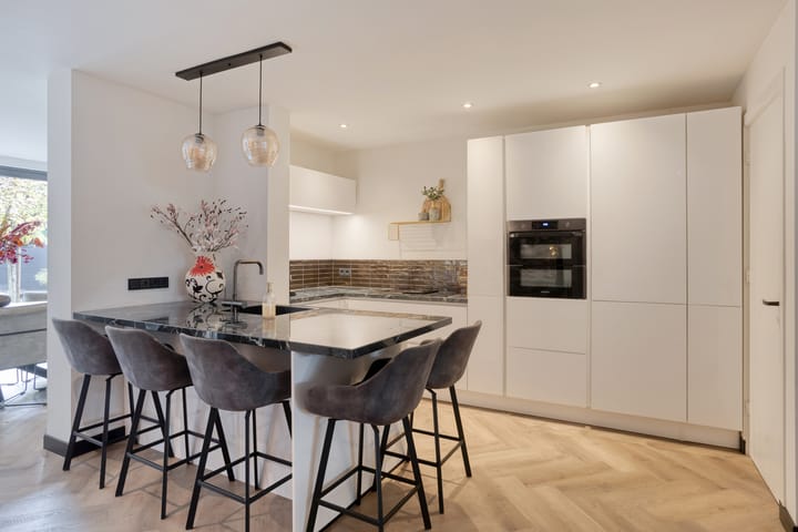 Photo 2 of Leliestraat 8