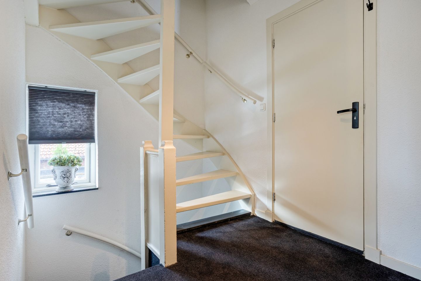 Foto 34 van Leliestraat 8