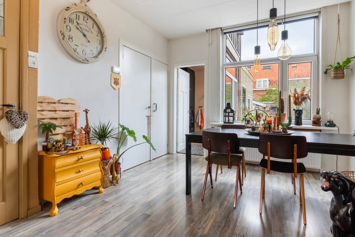 Foto 13 van van Middelantstraat 11