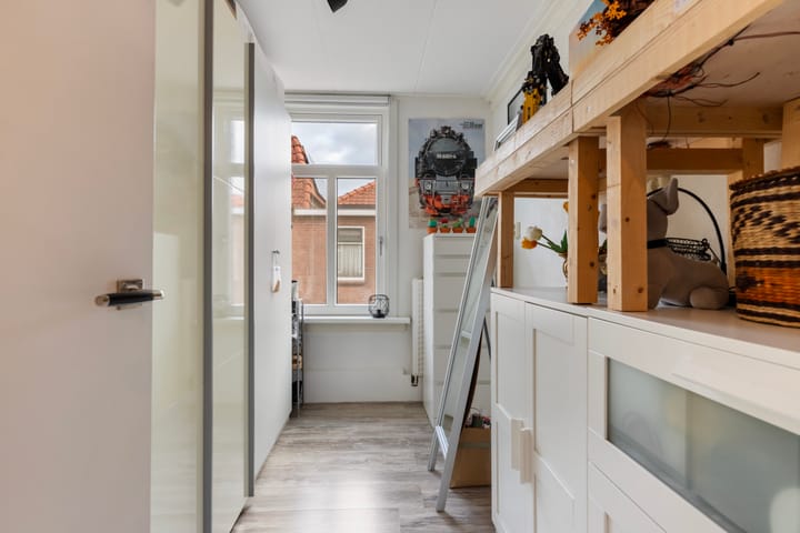 Foto 35 van van Middelantstraat 11