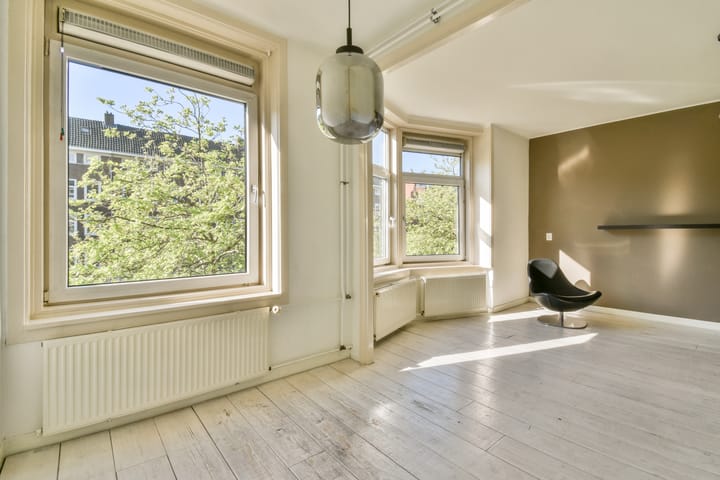 Photo 5 of Jan van Galenstraat 82-2