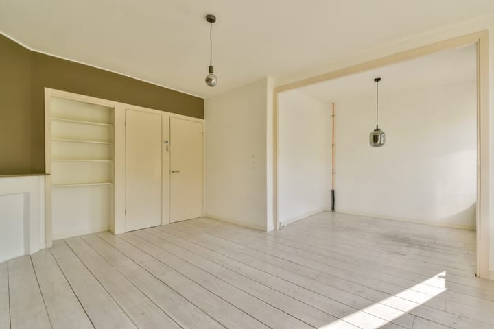 Photo 8 of Jan van Galenstraat 82-2