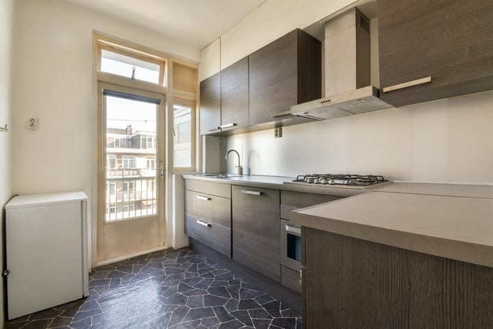 Photo 9 of Jan van Galenstraat 82-2