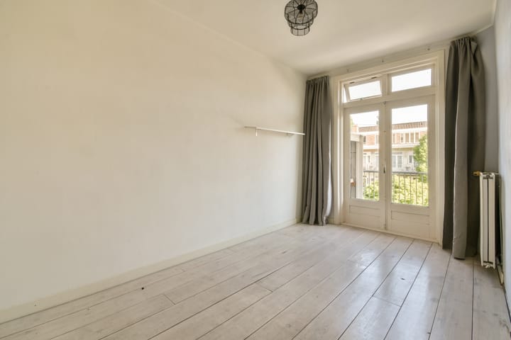 Photo 12 of Jan van Galenstraat 82-2