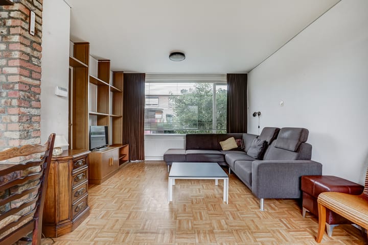 Photo 11 of Irenestraat 4