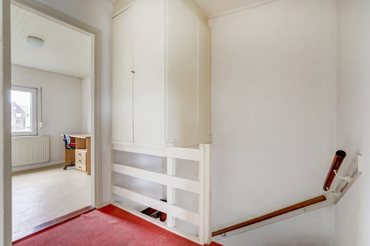 Photo 17 of Irenestraat 4