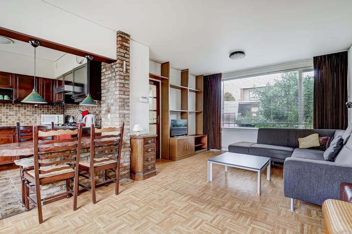 Photo 10 of Irenestraat 4