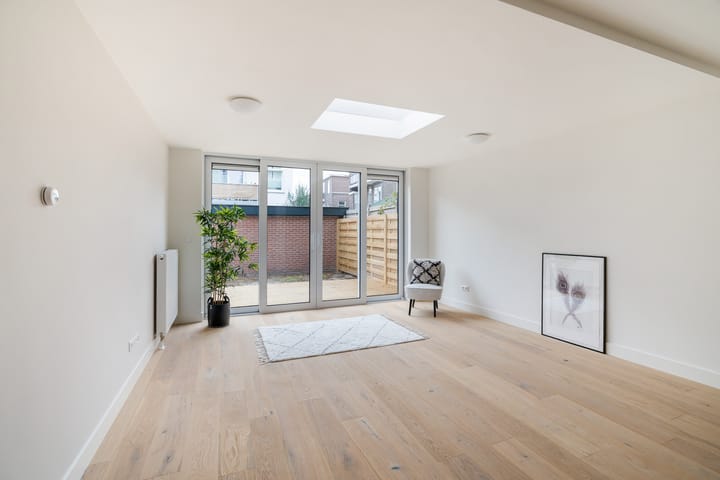 Photo 4 of Meidoornstraat 152