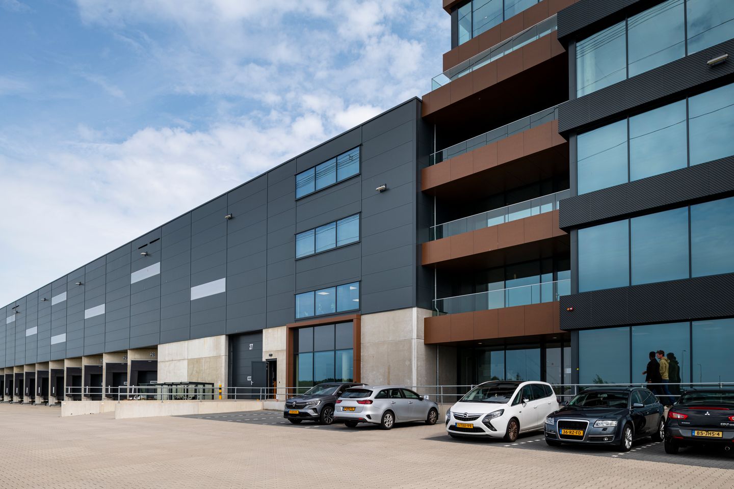 View photo 3 of Meerkamp 6-8