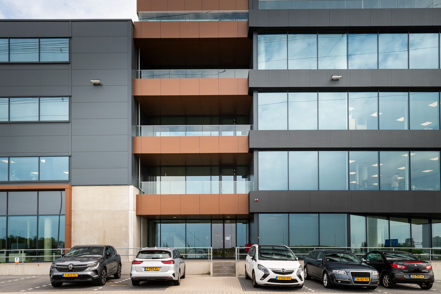 View photo 4 of Meerkamp 6-8