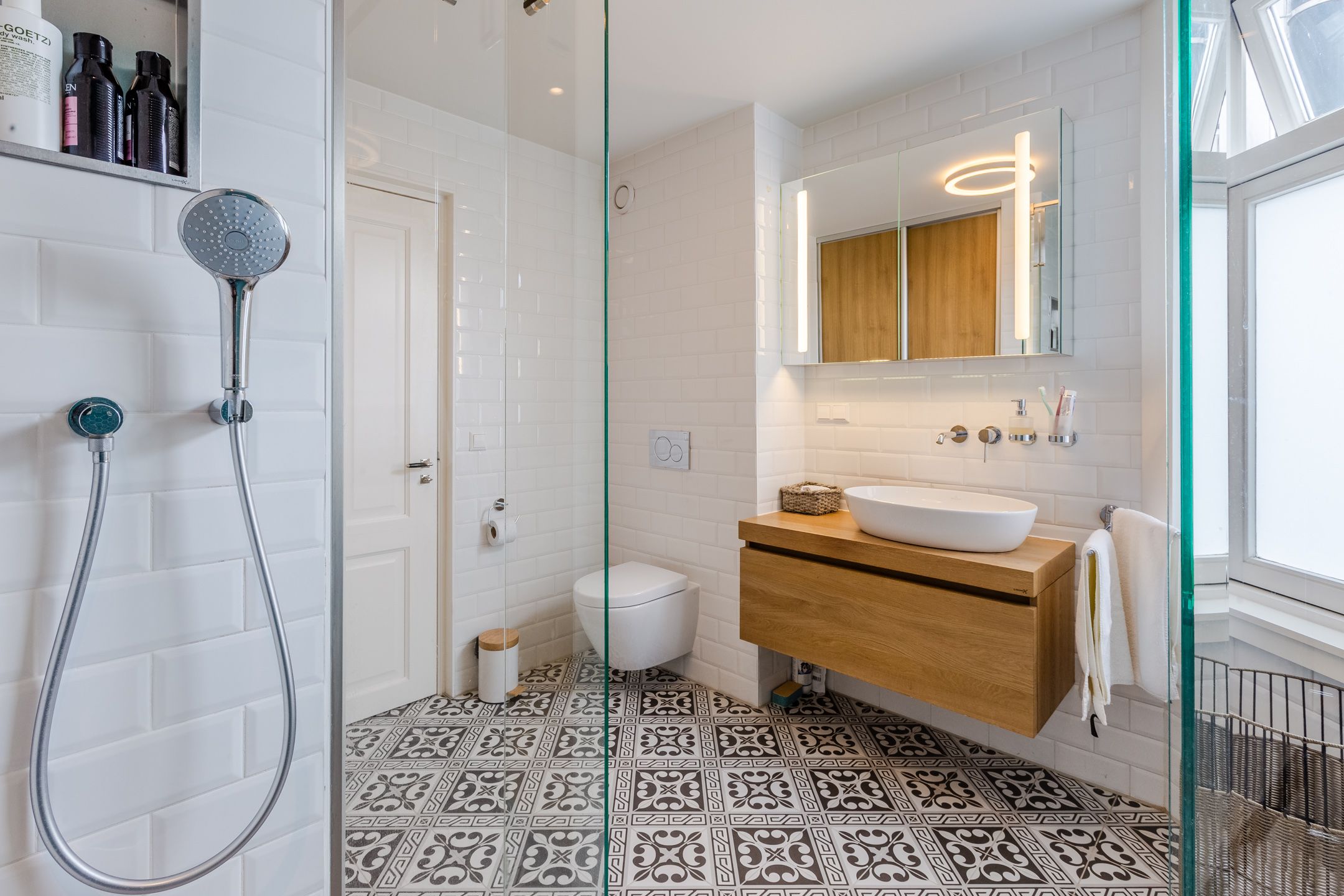 Photo 27 of Vrolikstraat 202-3