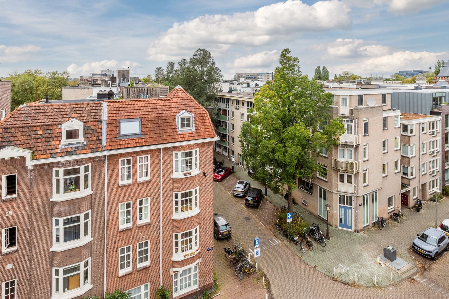 Photo 40 of Vrolikstraat 202-3