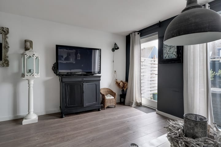 Photo 9 of Van Goghhof 91