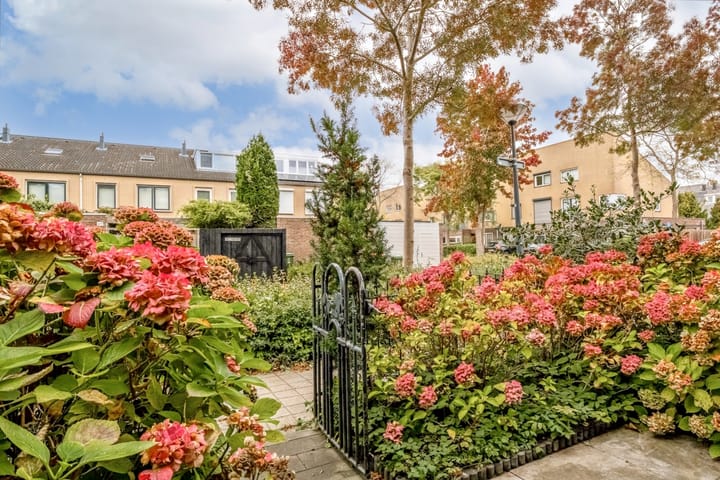 Photo 38 of Van Goghhof 91