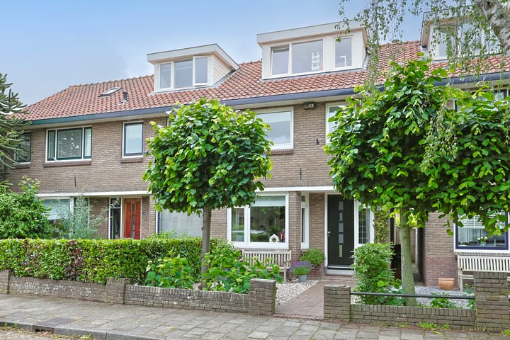 Photo 2 of Borneostraat 17