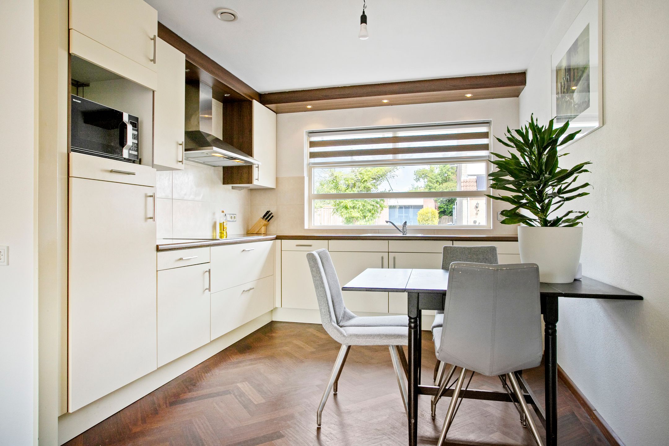 Photo 6 of Roerdomp 27