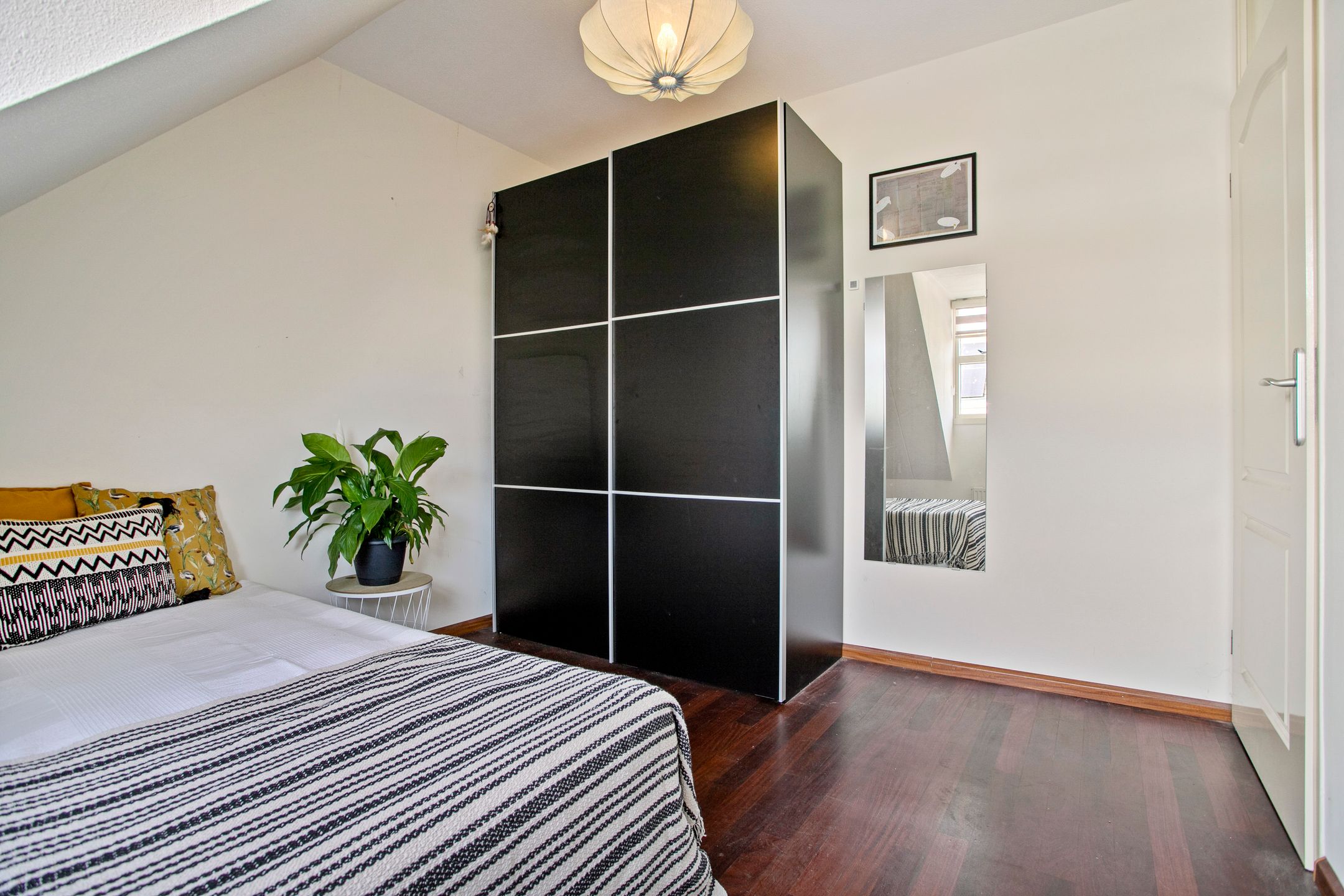 Photo 12 of Roerdomp 27