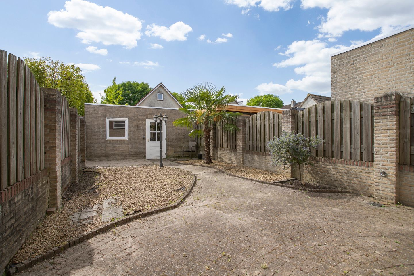 Photo 20 of Roerdomp 27