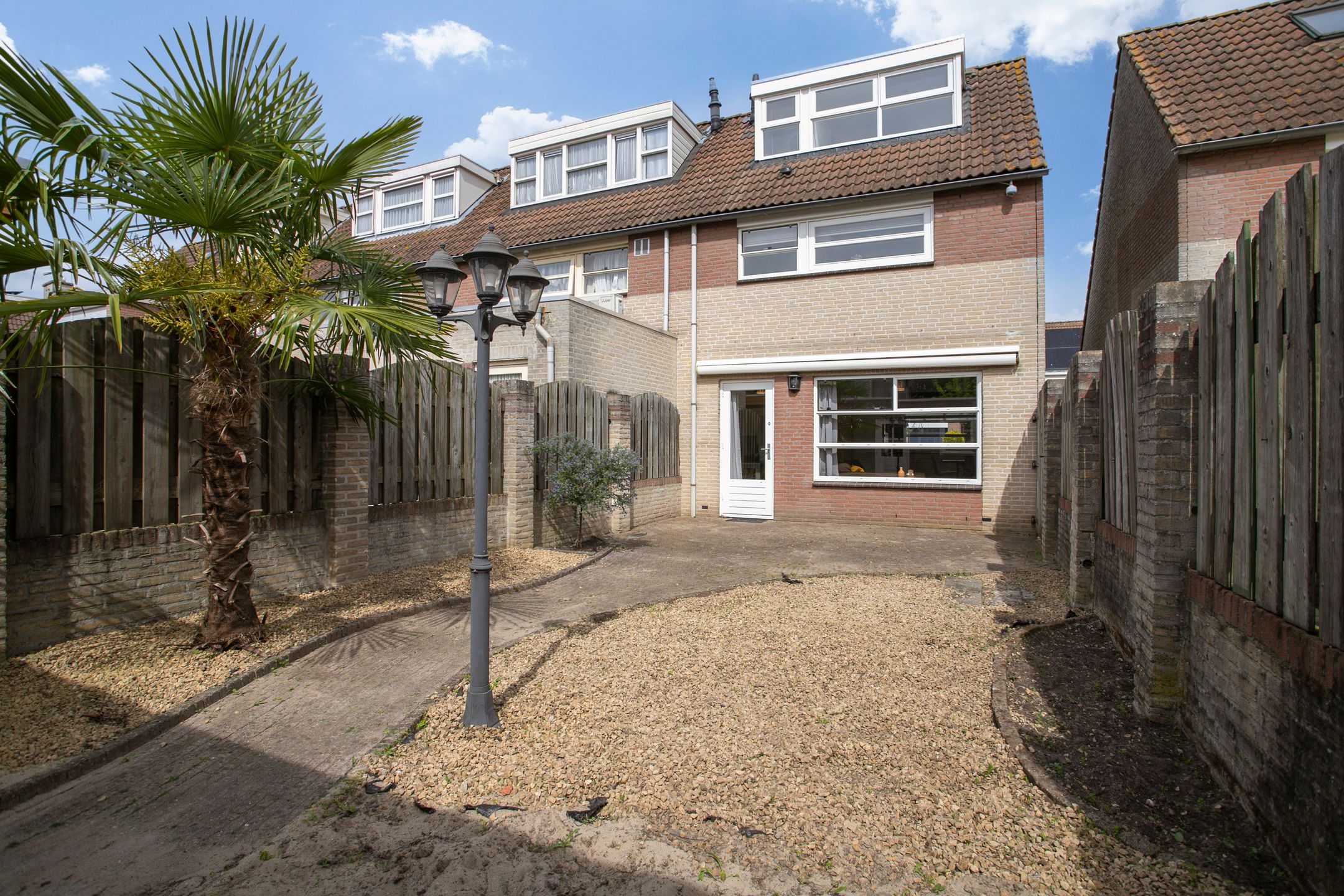 Photo 21 of Roerdomp 27