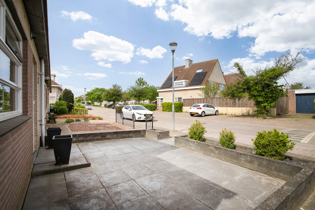 Photo 22 of Roerdomp 27