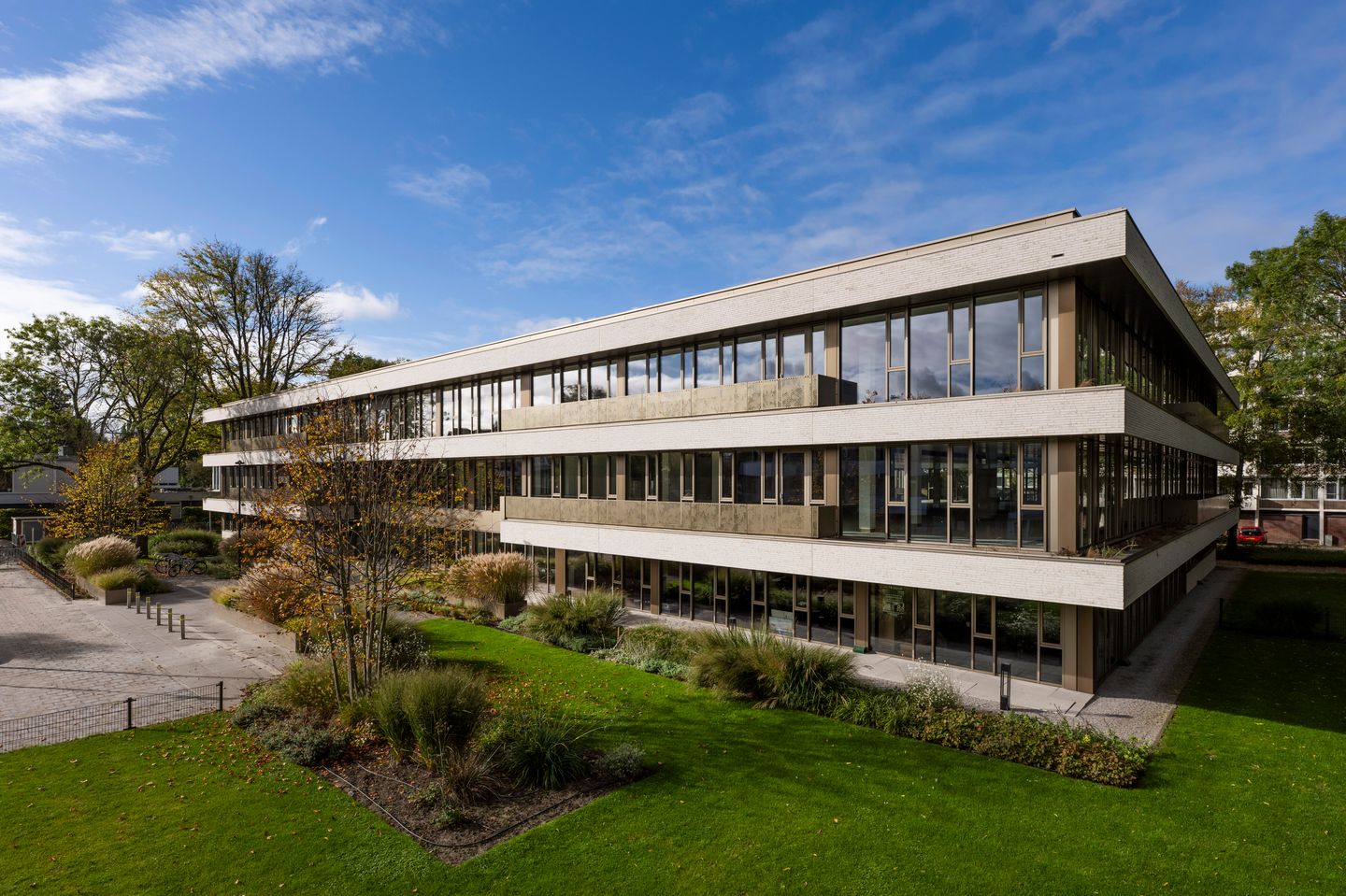 View photo 3 of Walborg 2-A