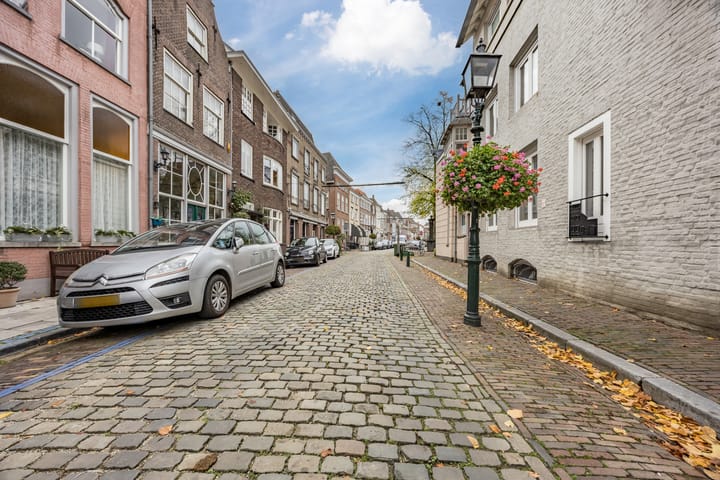 Photo 44 of Maasstraat 11