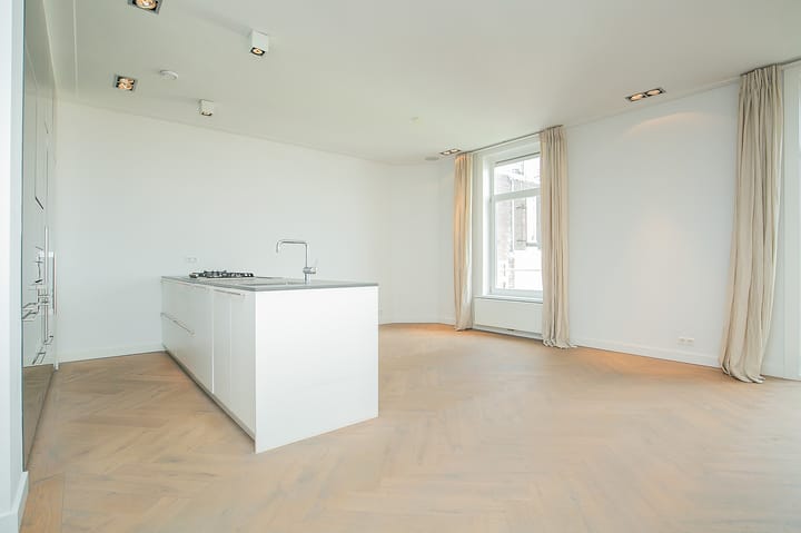 Photo 3 of De Lairessestraat 124-E