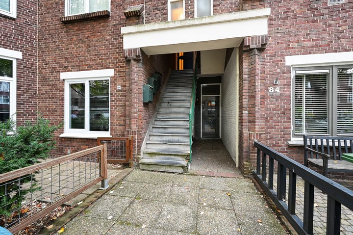 Photo 2 of Caan van Necklaan 90