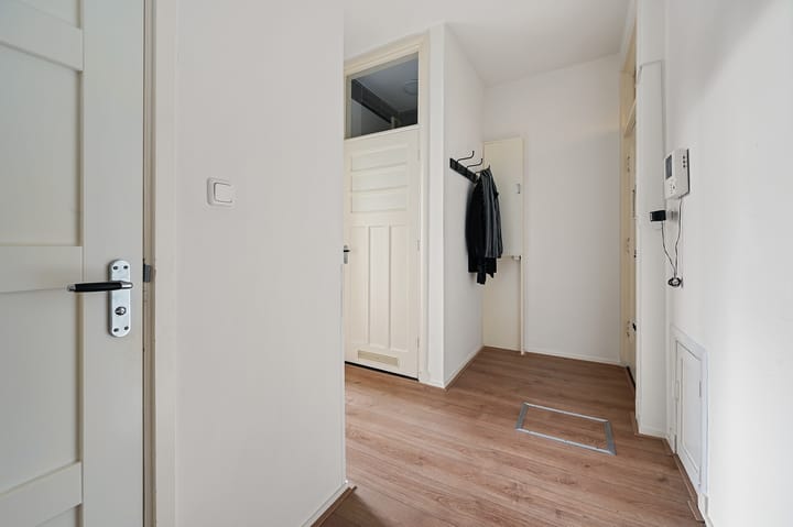 Photo 4 of Caan van Necklaan 90