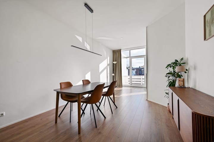 Foto 11 van Caan van Necklaan 90