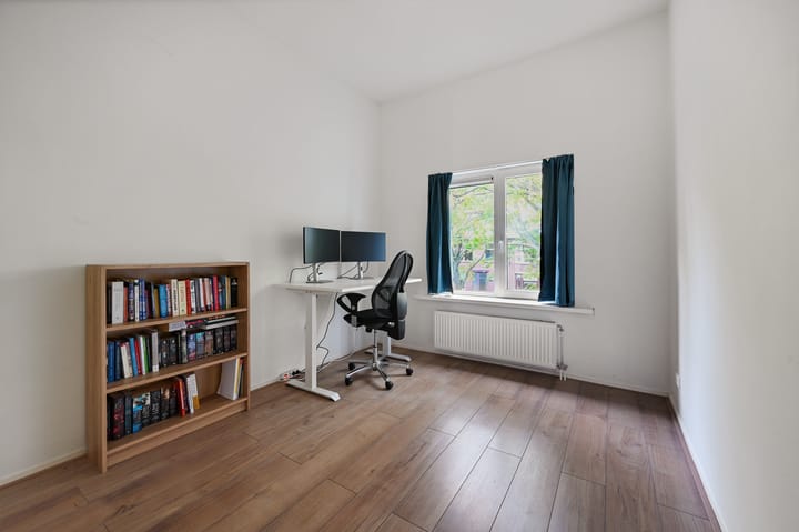 Foto 23 van Caan van Necklaan 90