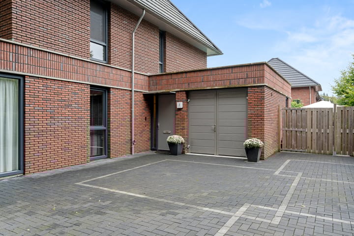 Foto 12 van Robert Kochlaan 7