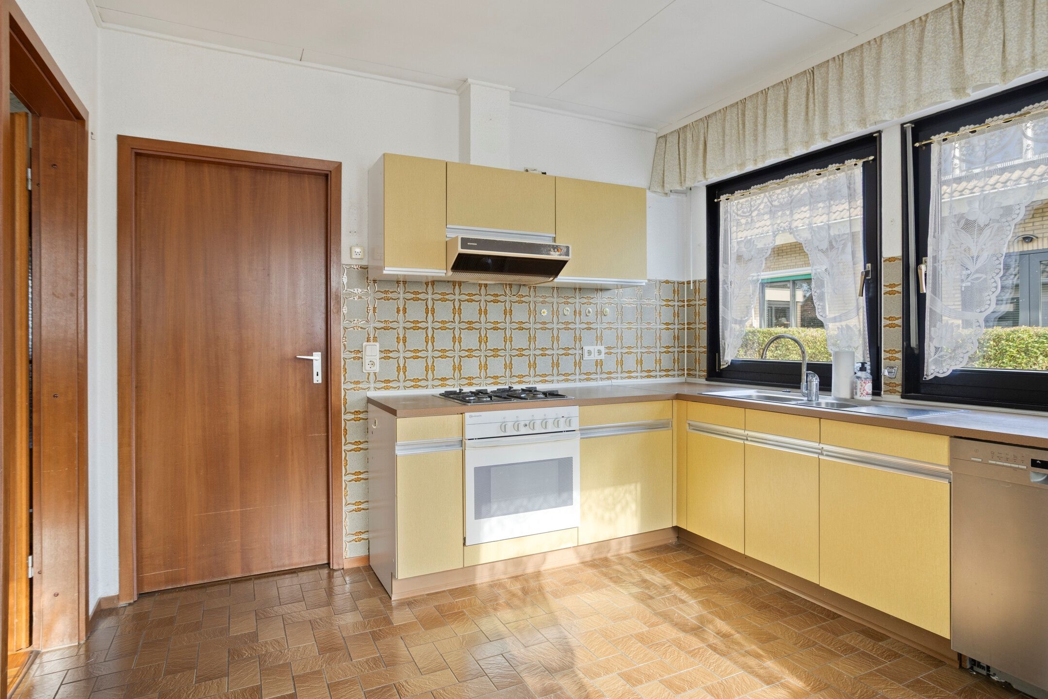 Foto 12 van Weegbreelaan 4