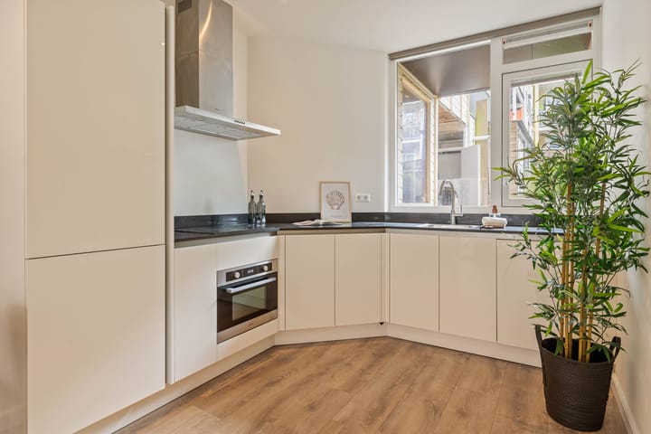 Photo 8 of Van Hogendorpstraat 166-H