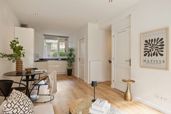 Photo 4 of Van Hogendorpstraat 166-H