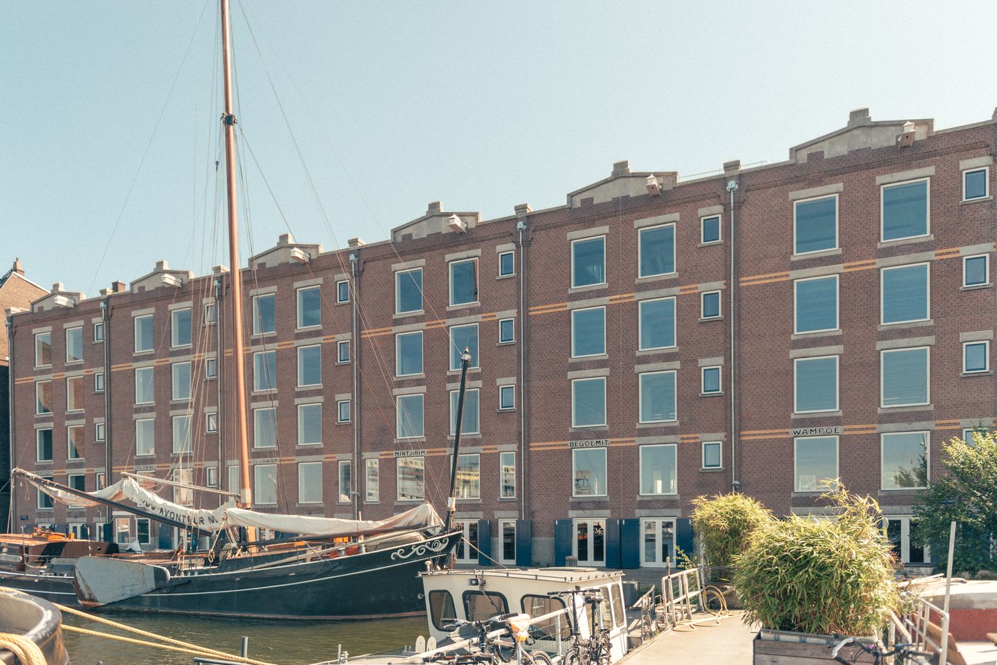 Bekijk foto 1 van Van Diemenstraat 206-380