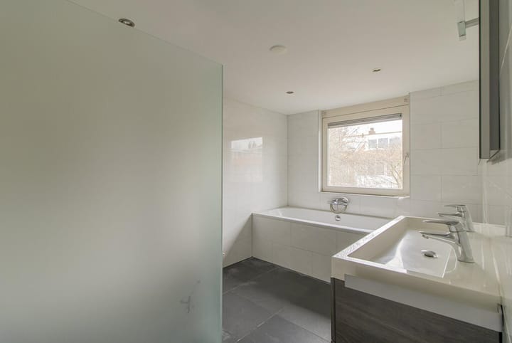 Foto 17 van van der Helstpark 57