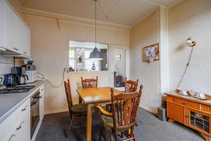 Photo 27 of Spaarbankstraat 6