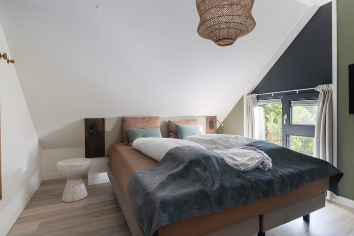 Photo 29 of De Burd 25-B012