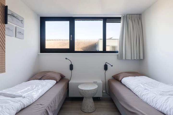 Photo 34 of De Burd 25-B012