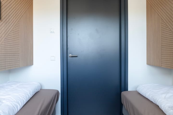 Photo 35 of De Burd 25-B012