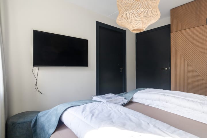 Photo 16 of De Burd 25-B012