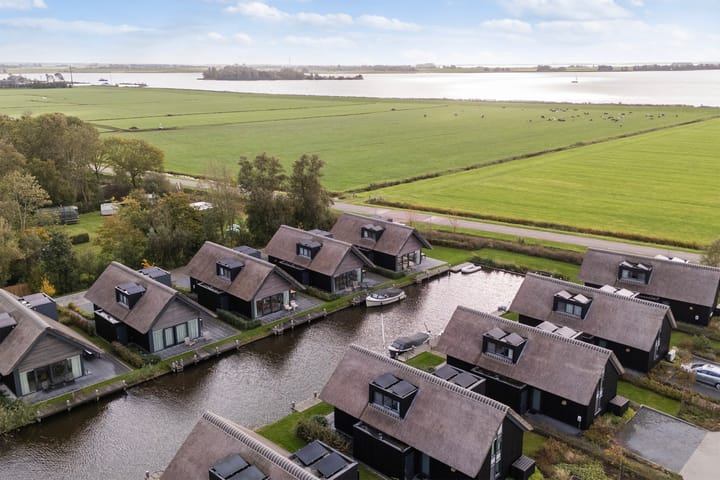 Photo 44 of De Burd 25-B012