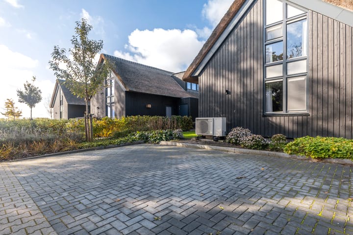 Photo 56 of De Burd 25-B012